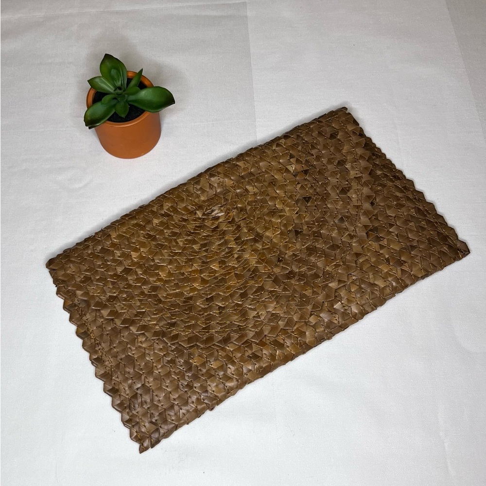 Woven clutch